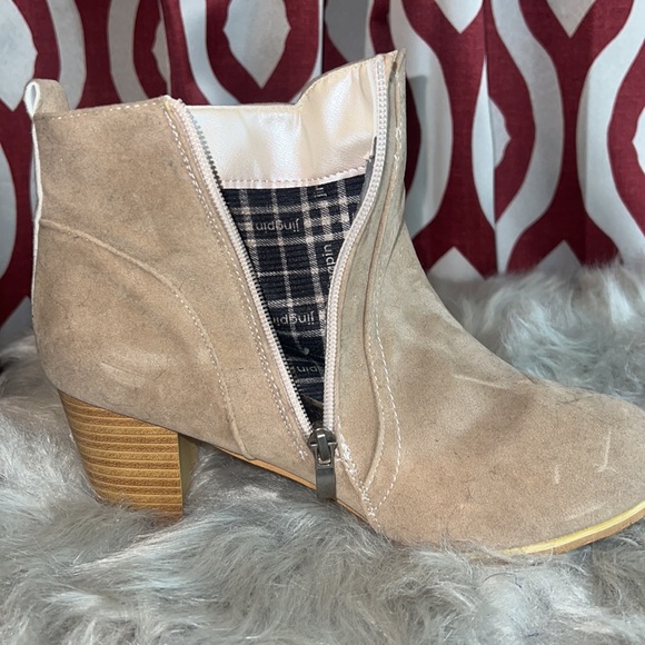 Never Been Worn Heeled Boot - Picture 2 of 4